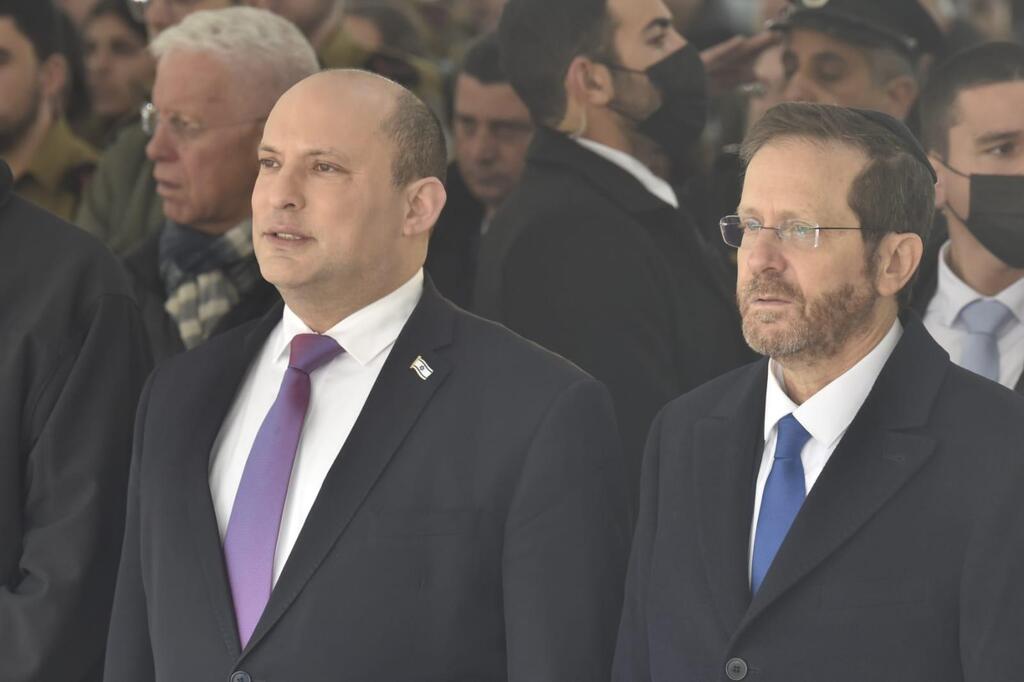 הרצוג ובנט בטקס (צילום: שרון צור) ראש הממשלה נפתלי בנו ונשיא המדינה יצחק הרצוג