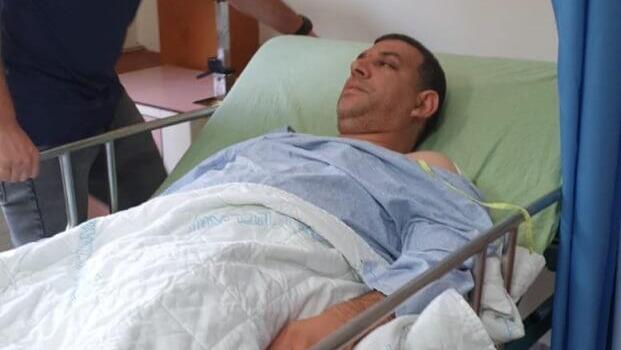 "הפתרון צריך להיות קיצוני". חוסין חטיב בבית החולים לאחר שנפגע מכדור תועה חוסין כטיב בבית חולים לאחר שכדור תועה פגע בו