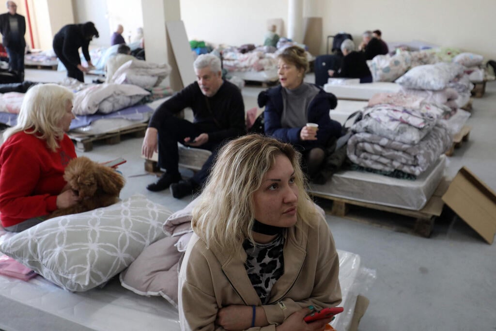 Ukrainian refugees in Moldova await their rescue flight to Israel (Photo: AFP) פליטים אוקראינים במולדובה, לפני טיסה לישראל