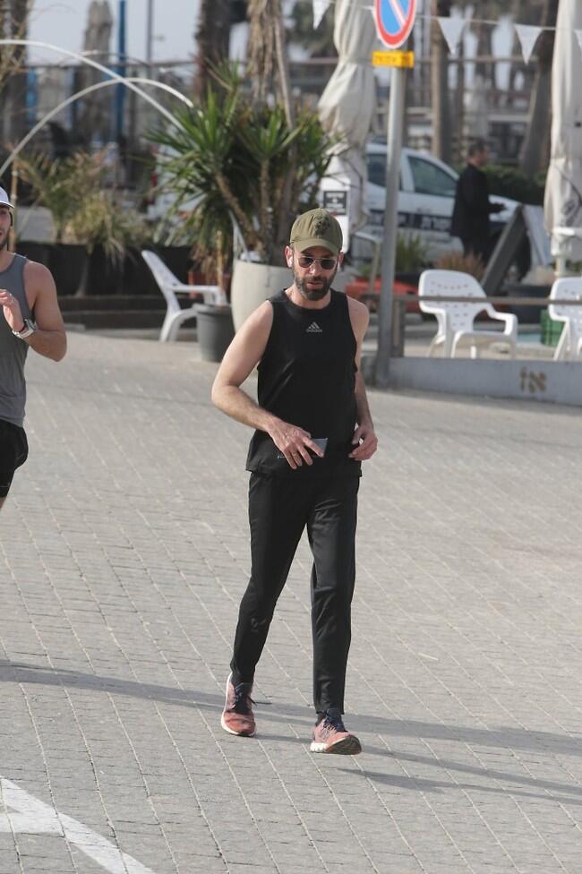 מתחיל לאט. שלומי שבן (צילום: מוטי לבטון) מתחיל לאט. שלומי שבן