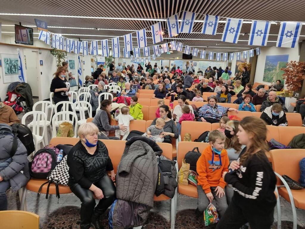 Ukrainian refugees arrive in Israel (Photo: Motti Kimchi) עולים חדשים במתחם משרד העלייה והקליטה בנתב"ג