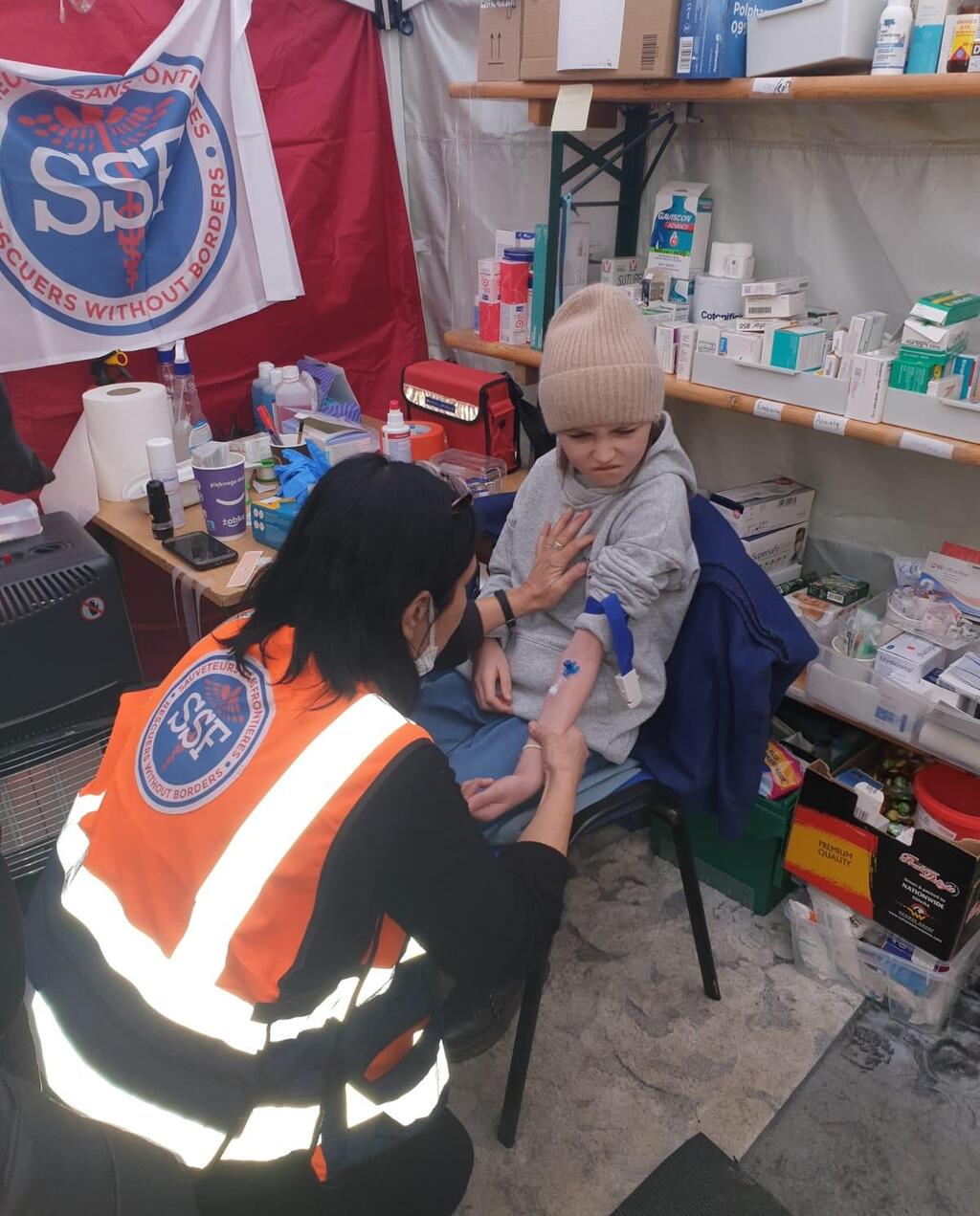 Rescuers Without Borders clinic מתאמי השתלות ישראלים מתנדבים סיוע לפליטים מאוקראינה