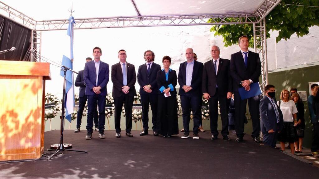 הנציגים בטקס בארגנטינה (צילום: שגרירות ישראל בארגנטינה) גדעון סער
