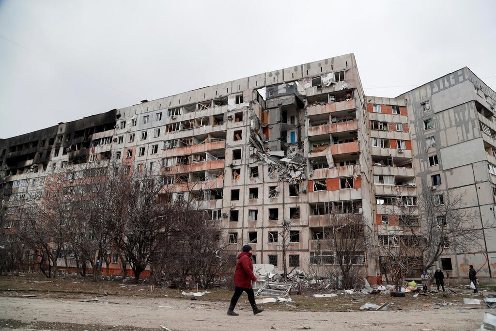 A building damaged in fighting, in Mariupol, Ukraine (Photo: Reuters) נזקי הלחימה במריופול