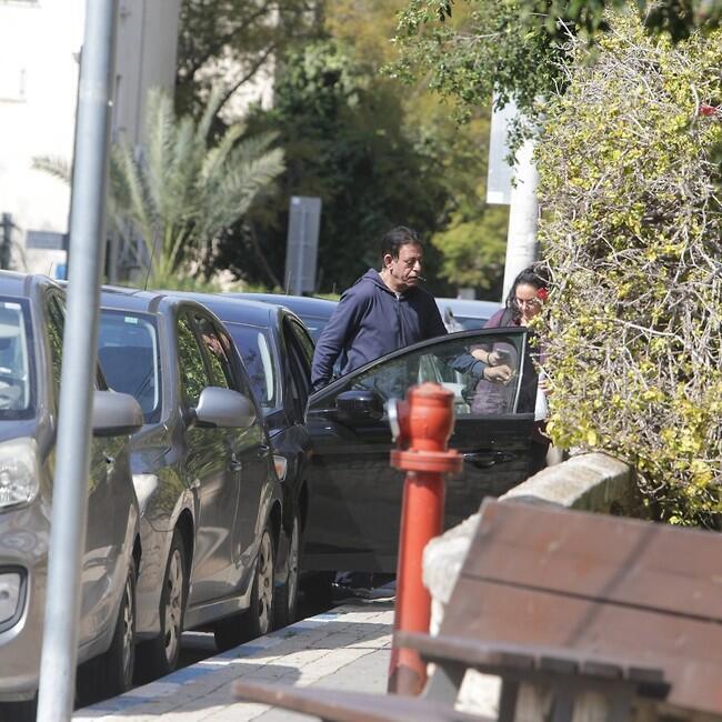 "לא מזיז את האוטו חודש". שימי תבורי (צילום: מוטי לבטון) "לא מזיז את האוטו חודש". שימי תבורי