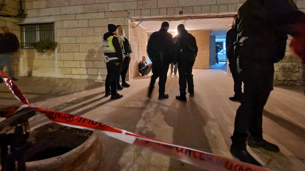 זירת הרצח (צילום: דוברות המשטרה) זירת הרצח בירושלים