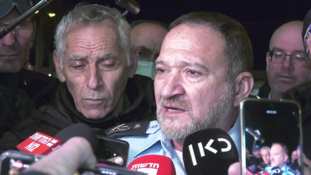 על דרישת המפכ"ל לגיוס שוטרים: "צריך תגבור, יש לנו עוד משימות" ( צילום: בראל אפרים) קובי שבתאי, מפכ"ל המשטרה בזירת האירוע