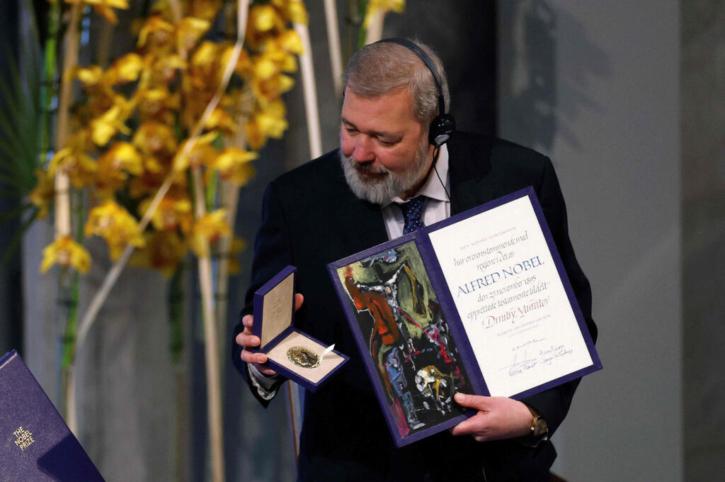 La Russie Dmitri Murtov, lauréat du Prix Nobel de la paix, fait don de la médaille pour les réfugiés d'Ukraine