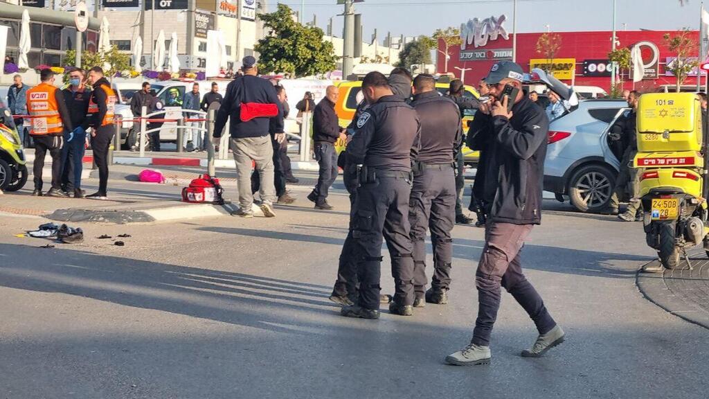 "צעקתי על המחבל שיוריד את הסכין, כדי למשוך זמן". זירת הפיגוע בבאר שבע (צילום: אילנה קוריאל ) זירת האירוע בבאר שבע
