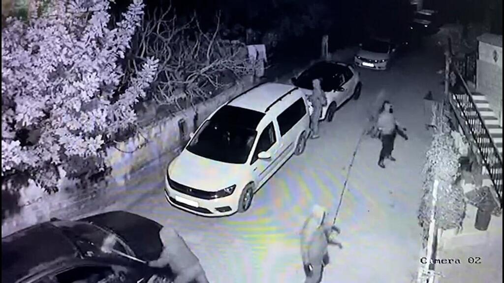 Settlers vandalize Palestinian-owned cars in the West Bank last March (Photo: Mukhmas local council) מנקבים את הרכבים של הפלסטינים