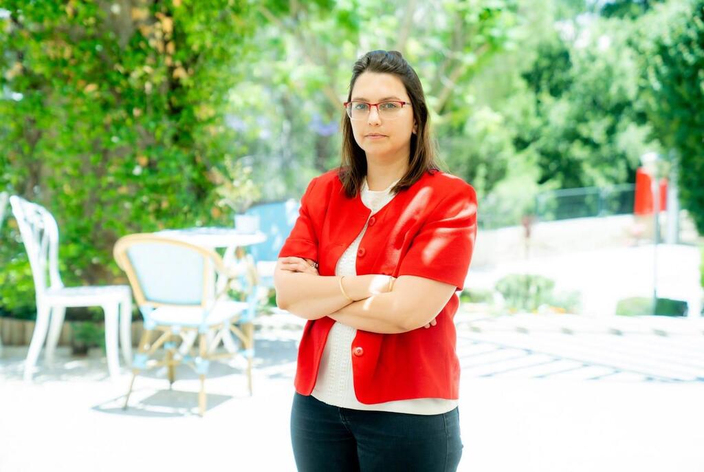 אור אבו. מדי יום מגיעה למטה ידיעה על ניסיון שידול לזנות (צילום: חנה טייב) אור אבו