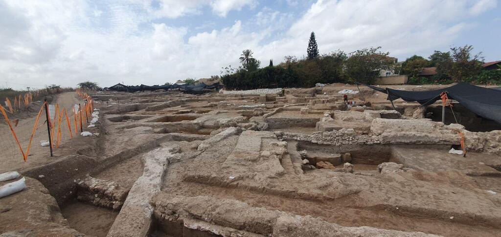 האתר, שבינתיים כוסה