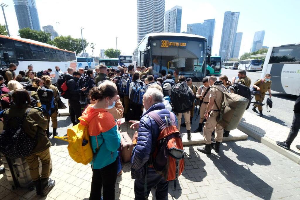 צילום: שאול גולן בגלל התקלה ברכבת ישראל עומס בתחנות האוטובוס