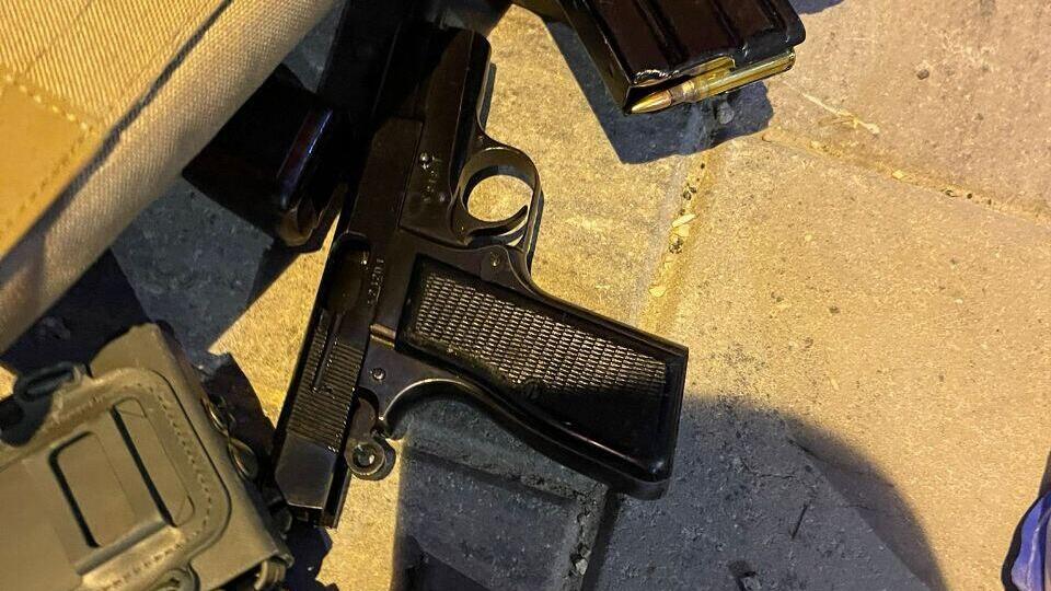 אחד האקדחים שבו השתמשו המחבלים אחד האקדחים של המחבלים