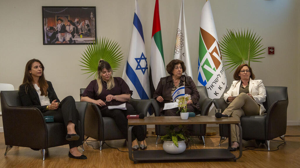 פאנל נשים מתחום הייעור. נציגות מישראל, טורקיה, יוון ואיחוד האמירויות 