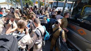 בגלל התקלה ברכבת ישראל עומס בתחנות האוטובוס