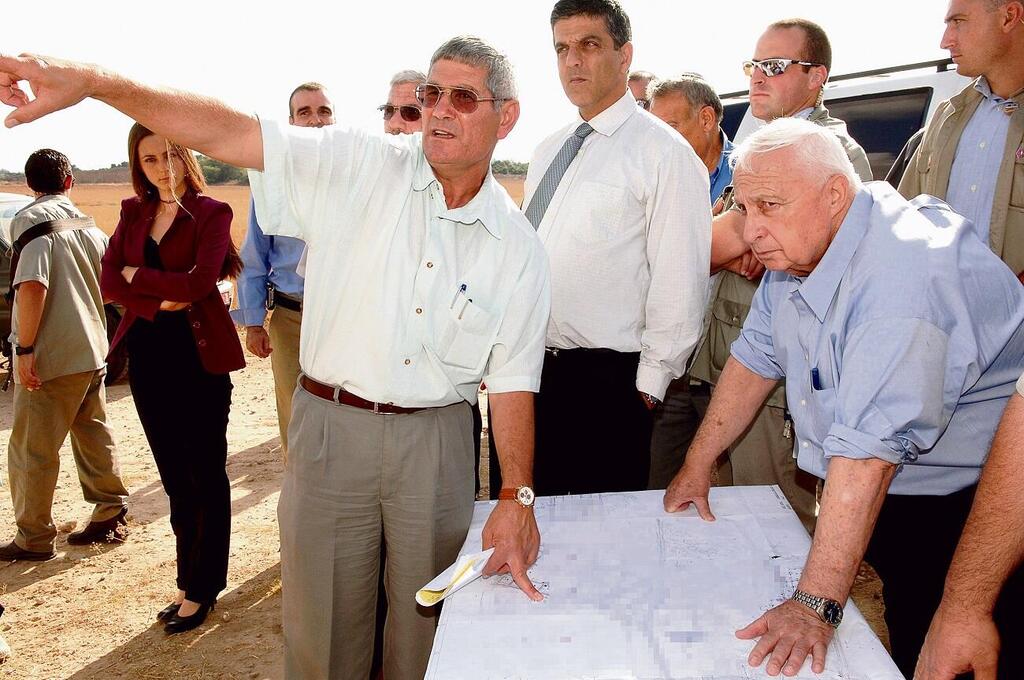 אריאל שרון בעת תכנון ההתנתקות, 2005 (צילום: עמוס בן גרשום, לע"מ) אריאל שרון בעת תכנון ההתנתקות, יולי 2005