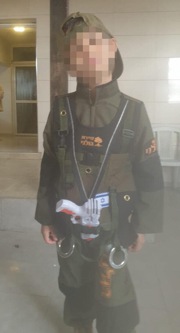 "למה להעניש את הילד?". התלמיד שהתחפש ללוחם גולני תלמיד כיתה ג' בבית הספר שער הנגב