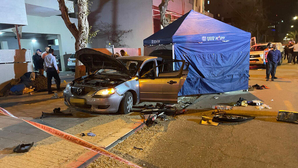 רכב המחבלים בזירת הפיגוע זירת הפיגוע