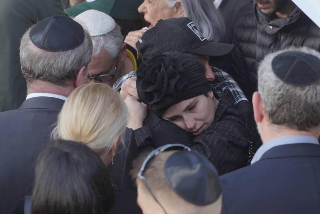 צילום: אריק מרמור הלוויתה של שיראל אבוקרט שנרצחה בחדרה