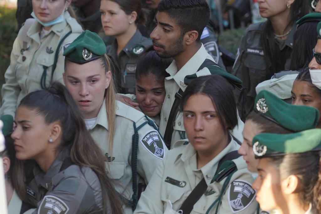 לוחמות ושוטרות מג"ב בהלוויה (צילום: אריק מרמור) הלוויתה של שיראל אבוקרט שנרצחה בחדרה