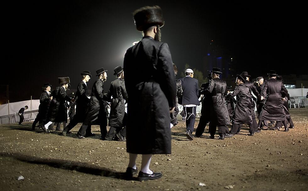 Ultra-Orthodox men in a dance (Photo: AP) Ultra-Orthodox men in a dance