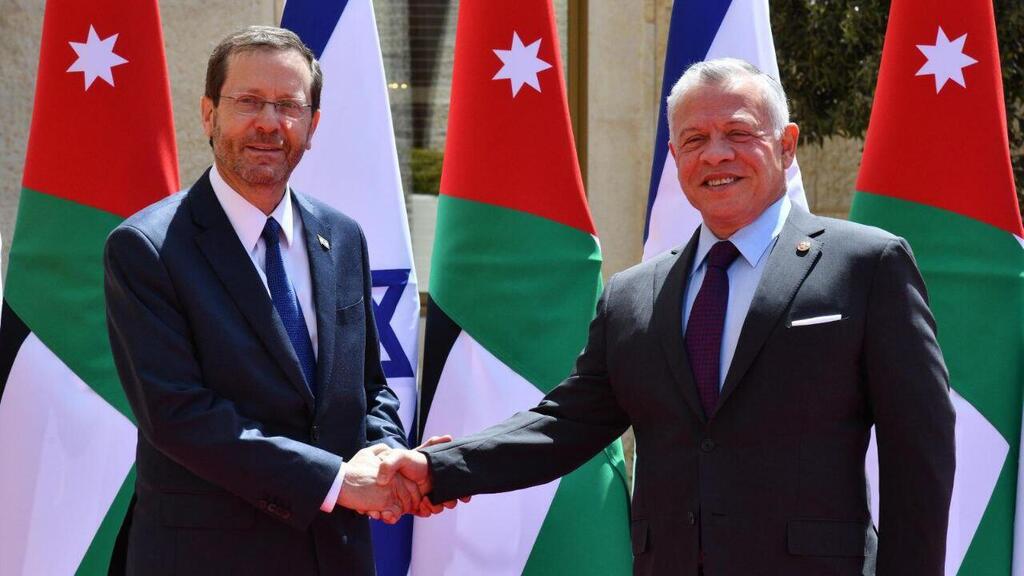 הרצוג בארמונו של עבדאללה מלך ירדן, בספטמבר האחרון (צילום: חיים צח/ לע"מ) הרצוג בארמונו של עבדאללה מלך ירדן
