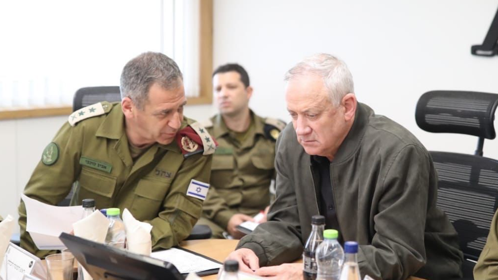 שר הביטחון גנץ עם הרמטכ"ל כוכבי. בישראל מפעילים מדיניות בידול (צילום: אלעד מלכה) בני גנץ, אביב כוכבי ויהודה פוקס