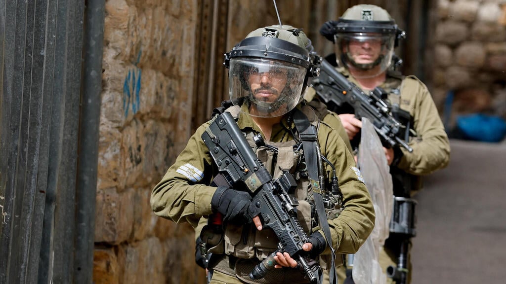 IDF troops in West Bank (Photo: Reuters) מחבל נהרג בעימותים בין פלסטינים לכוחות הביטחון צה"ל חברון