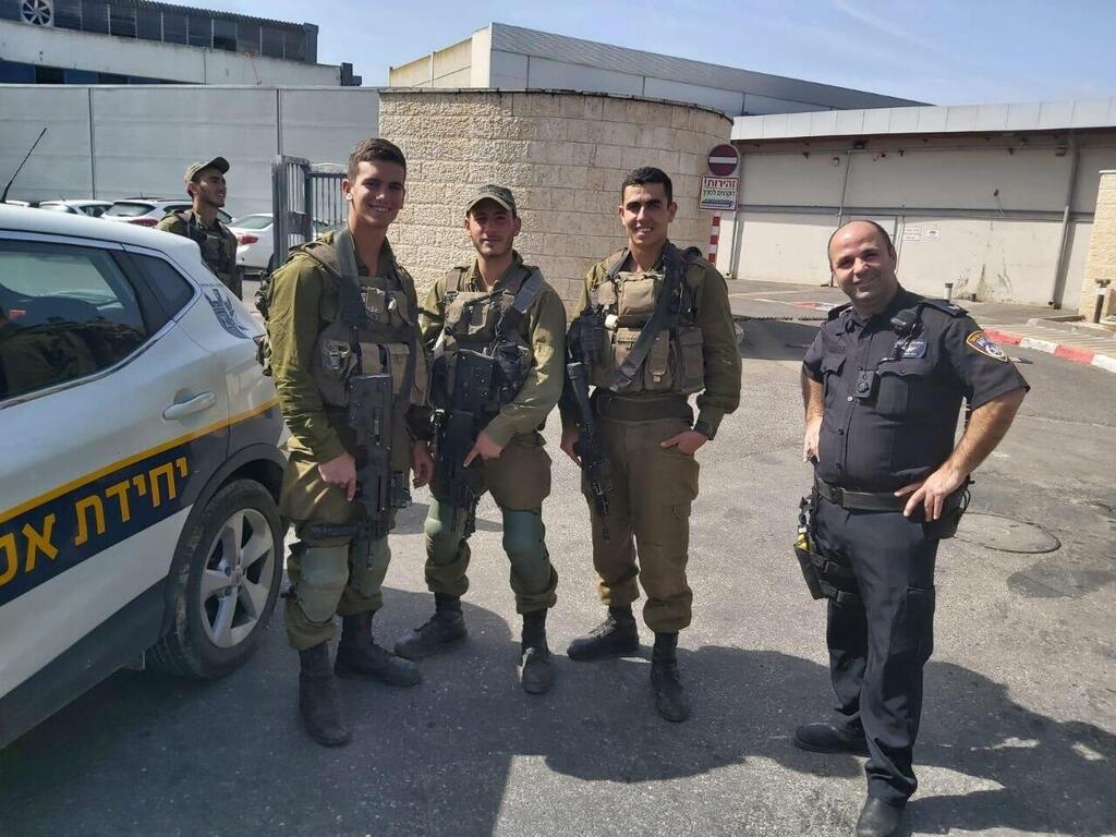 צילום: דובר צה"ל חיילי סיירת גולני מפטרלים בביג בעפולה