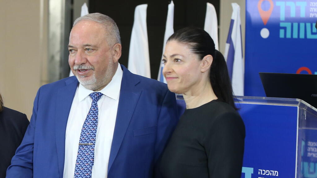 המטרה - להעביר כמה שיותר נוסעים מהרכב הפרטי לתחבורה הציבורית. מיכאלי וליברמן (צילום: עמית שאבי) מרב מיכאלי ואביגדור ליברמן