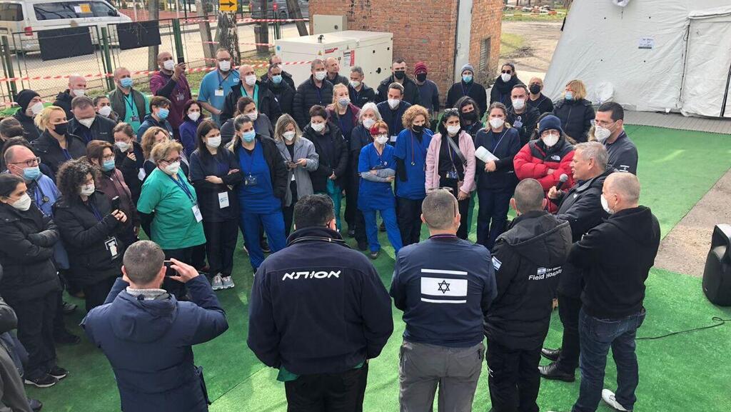 צילום: שרון יניב ניצן הורוביץ בביקור בבית החולים שדה באוקראינה