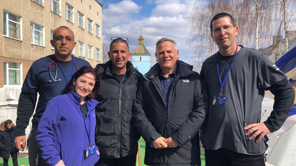 השר הורוביץ בביקור בבית החולים הישראלי באוקראינה (צילום: שרון יניב) ניצן הורוביץ בביקור בבית החולים שדה באוקראינה