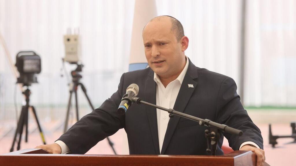 רה"מ נפתלי בנט בהצהרה לתקשורת בתום הסיור (צילום: אלכס קולומויסקי) נפתלי בנט בהצהרה לתקשורת