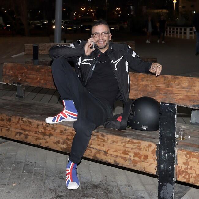 עם מי אתה מדבר? מושיק גלאמין 