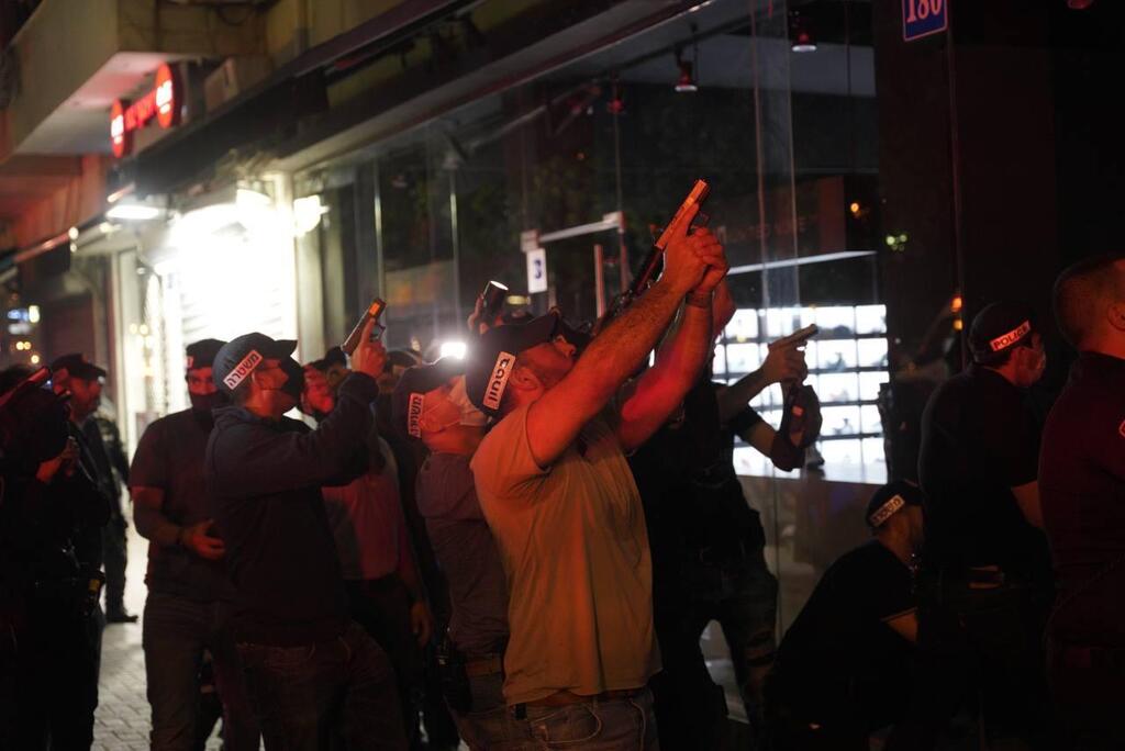 Security forces hunting down Tel Aviv terrorist in Jaffa (Photo: Eric Marmor) הזירה בתל אביב
