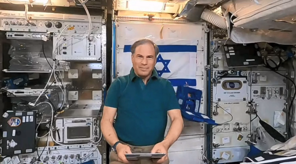 איתן סטיבה בתחנת החלל