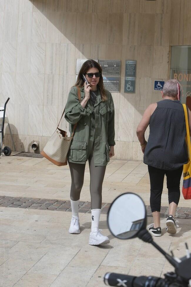 זו כנראה שיחה חשובה מאוד (צילום: מוטי לבטון) זו כנראה שיחה חשובה מאוד