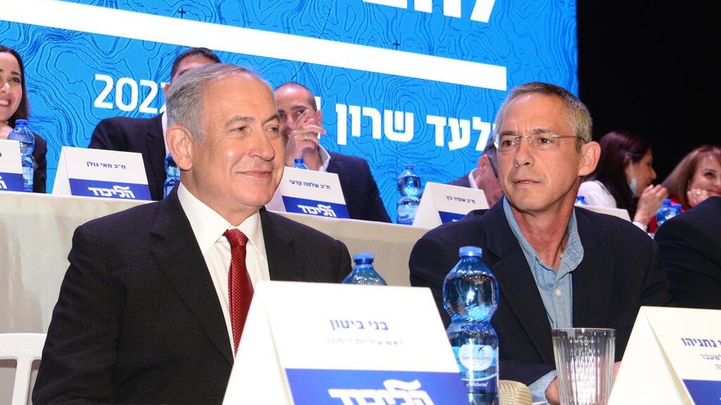 נתניהו לצד גלעד שרון, הערב (צילום: הרצל יוסף) בנימין נתניהו נואם בתכנית החירום להצלת הנגב