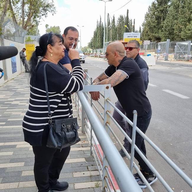 "אילנית תמיד מאחרת אבל דווקא היום?" (צילום: מוטי לבטון) "אילנית תמיד מאחרת אבל דווקא היום?"
