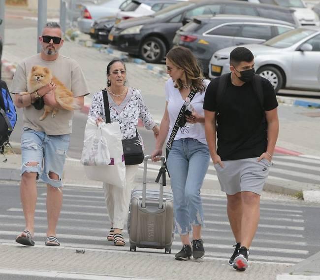 סבתא רחל לא יכלה לוותר על המאורע, אבל איימי? (צילום: מוטי לבטון) סבתא רחל לא יכלה לוותר על המאורע, אבל איימי?