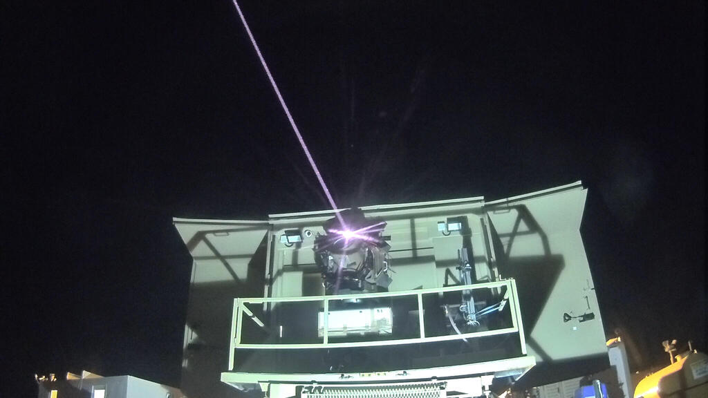 Laser missile defense system (Photo: Defense Ministry ) ניסוי צה"ל של יירוט בלייזר רקטות מל"טים וטילי נ"ט