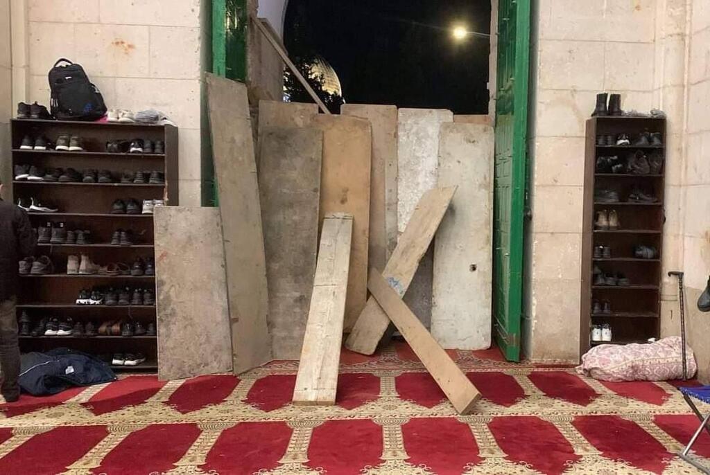 הכנות להתבצרות ההתפרעויות באל אקצא