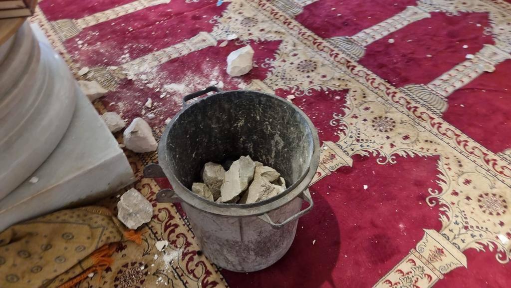 Rocks pre-prepared by Palestinian rioters on Temple Mount before clashes with Israeli forces (Photo: Israel Police) מתחם הר הבית לאחר ההתפרעויות