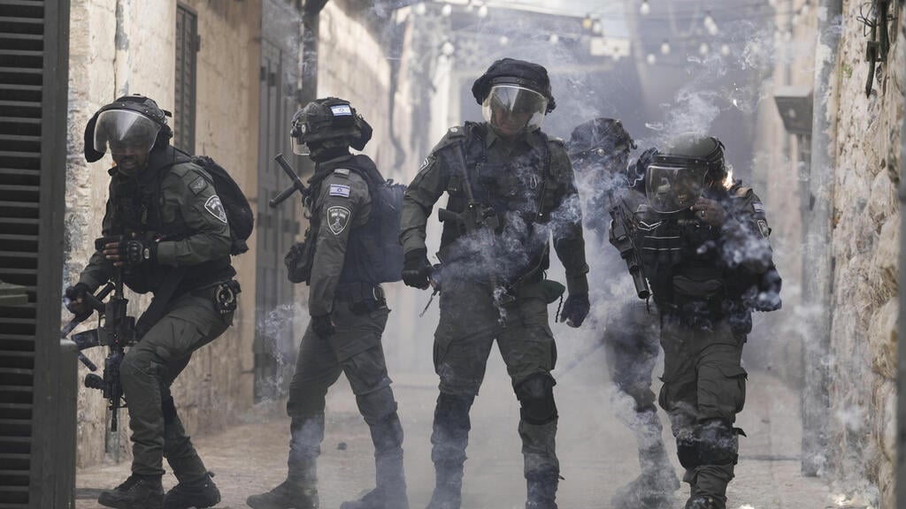 העימותים בירושלים, אתמול (צילום: AP) עימותים בירושלים