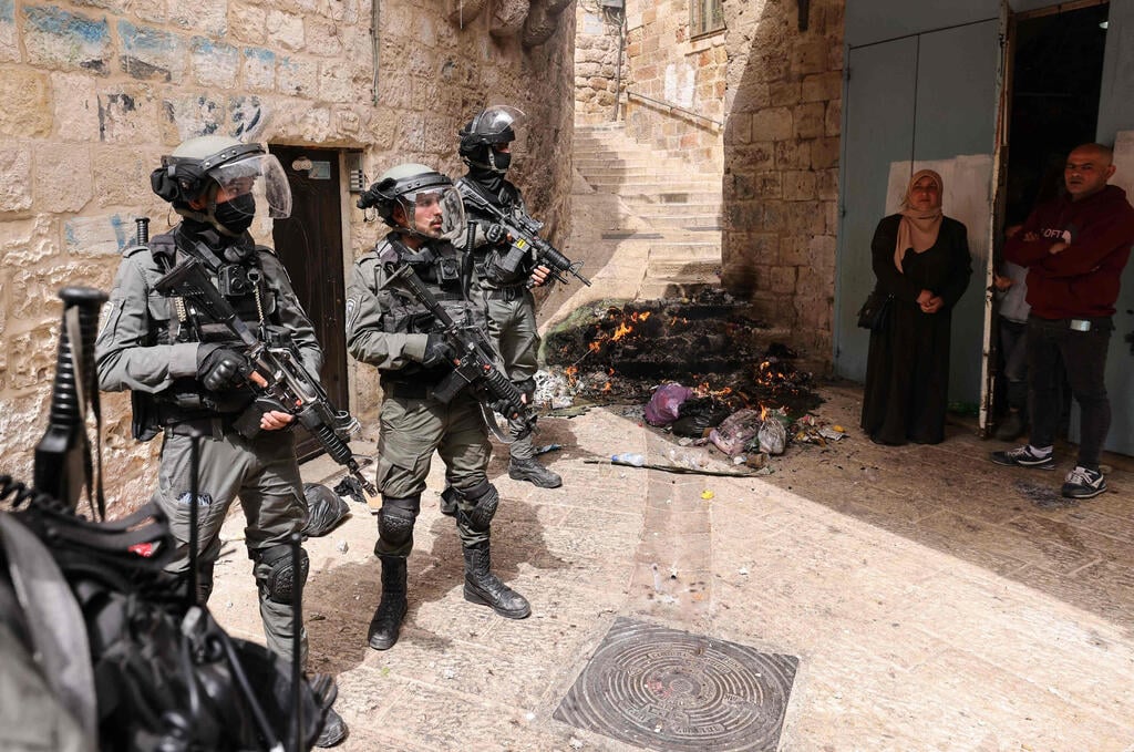 Riot police in Jerusalem's Old City (Photo: AFP) שוטרים בעיר העתיקה