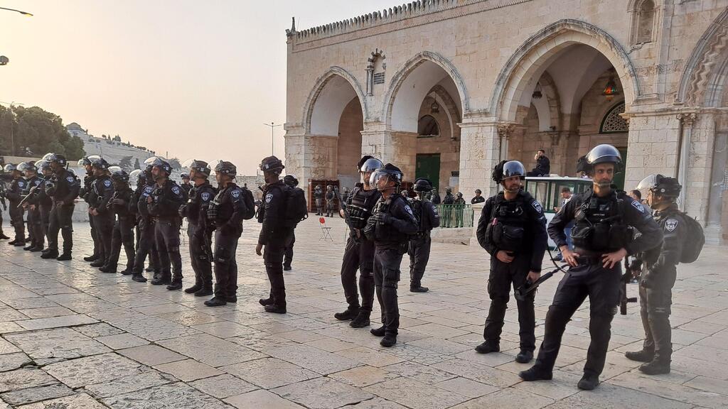 Police troops on Temple Mount on Sunday אבטחה בהר הבית