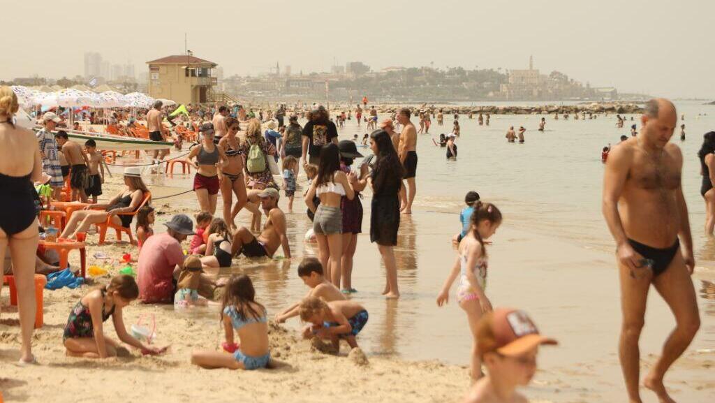 חוף הים בתל אביב (צילום: מוטי קמחי) חוף הים בתל אביב