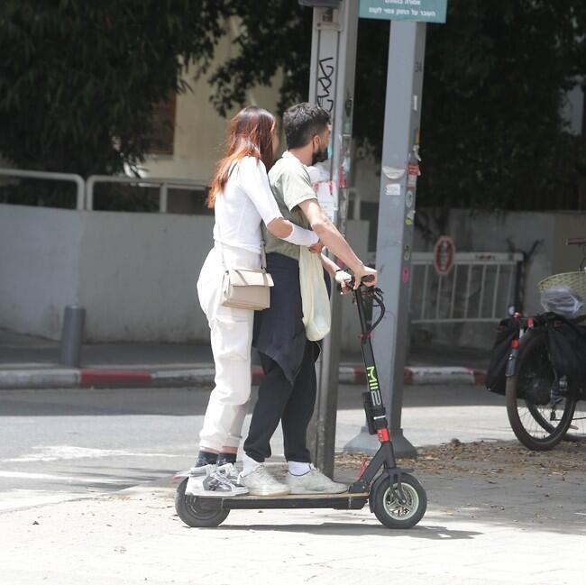 או שאולי לשם? (צילום: מוטי לבטון ) או שאולי לשם?