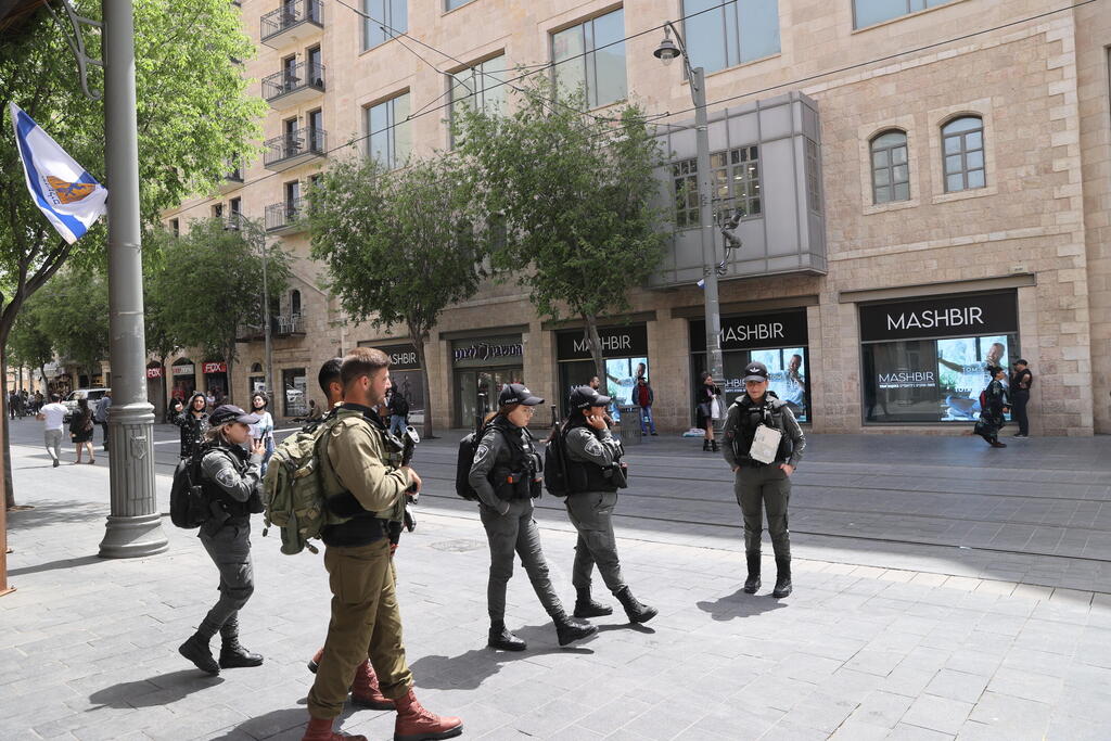 Large forces deployed across Jerusalem ahead of Jewish ultranationalist flag-waving march (Photo: Alex Kolomoisky) אבוחה בירושלים